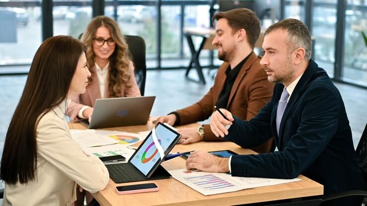 Business team meeting collaboration |Titanium Dash